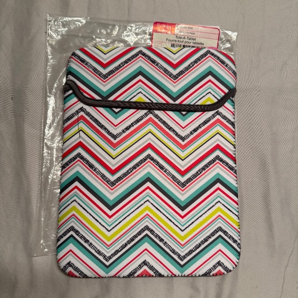 Thirty-one Tote a Tablet - Picture 1 of 3